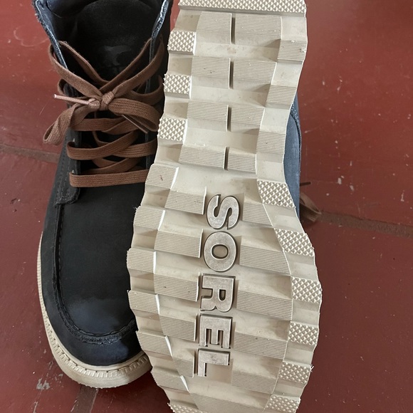 Black (charcoal) waterproof men’s Madison II Moc Toe Sorel boots in 8.5. - Picture 5 of 6